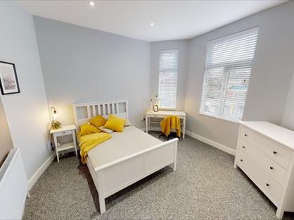 Room in a Shared House, Oak Road, M7