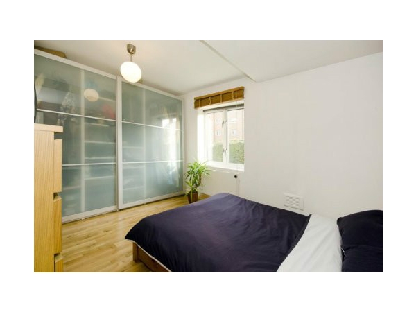 1 Bed Flat, Palmerston Court, E3 photo 3