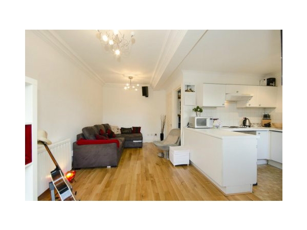 1 Bed Flat, Palmerston Court, E3 photo 5