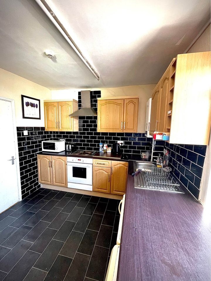 6 Bed Flat, Glossop Road, S10 photo 2