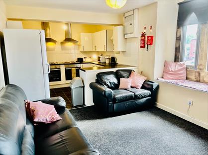 8 Bed Flat, Hanover Street, S3