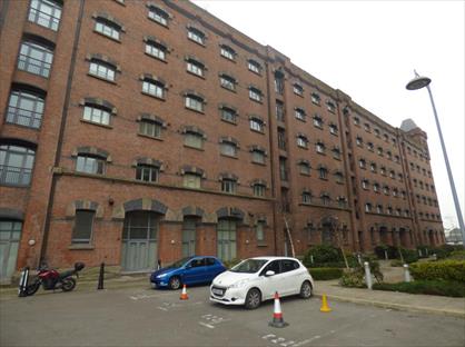 2 Bed Flat, East Float Quay, CH41