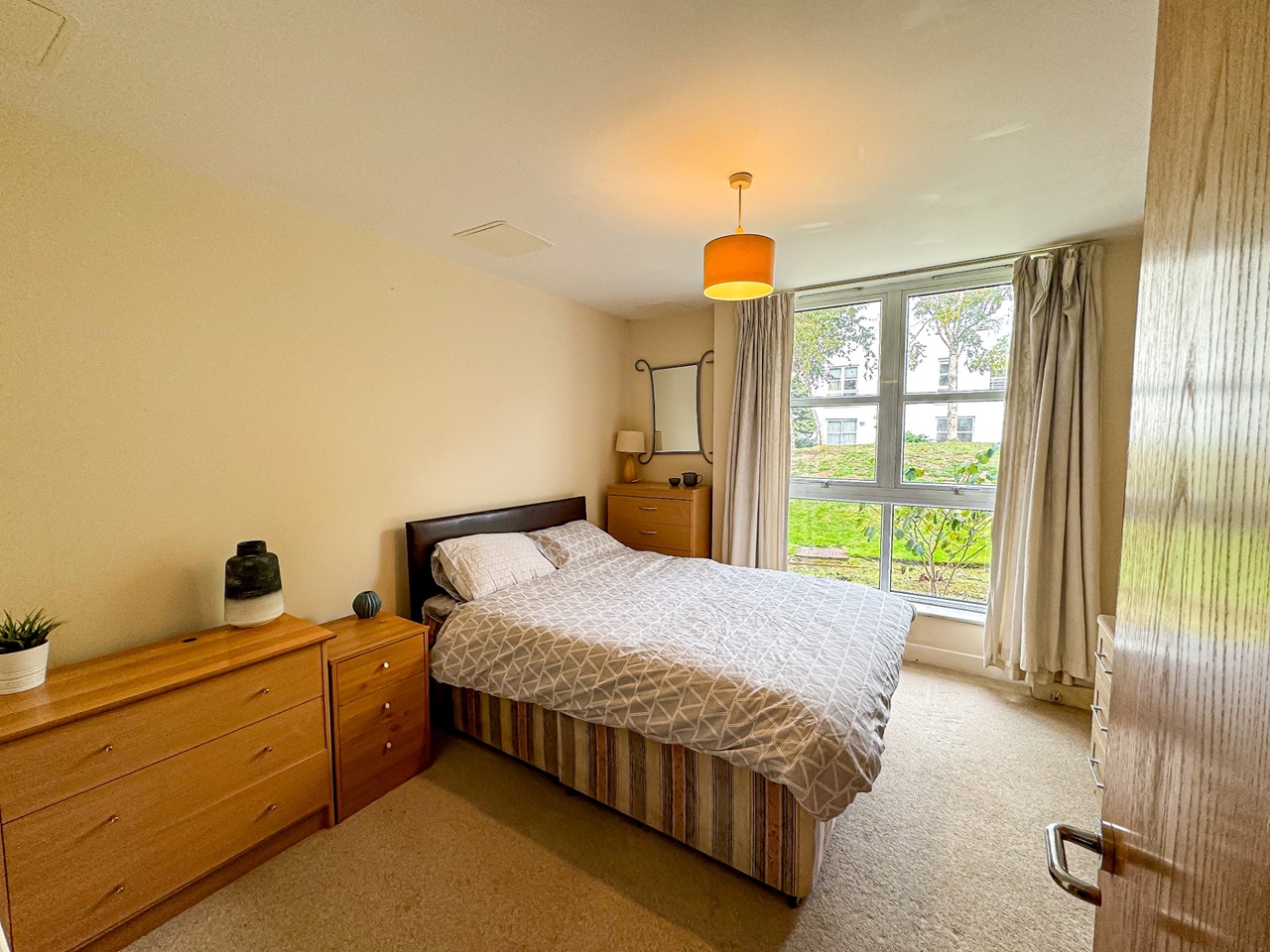 London Room in a Shared Flat, Barrier Point Road, E16 To Rent Now