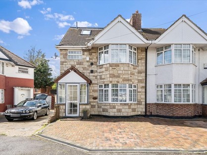 4 Bed Semi-Detached House, Munster Avenue, TW4