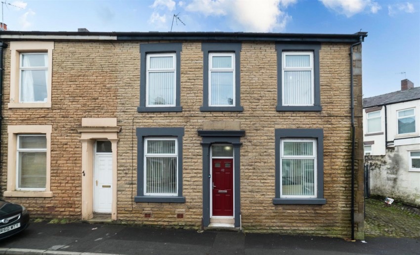 Darwen Room in a Shared House, Dove Lane, BB3 To Rent Now for £500.