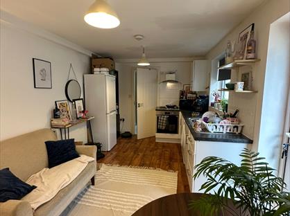 Studio Flat, Cheam, SM2