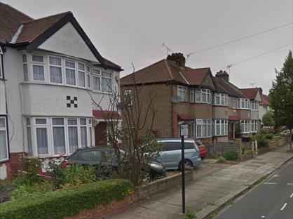 3 Bed Semi-Detached House, Rockford Avenue, UB6