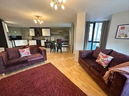 2 Bed Flat, City South, M15