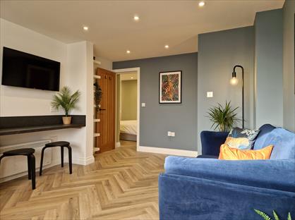 Room in a Shared House, Lee Gate, OL12