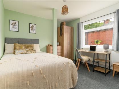 Room in a Shared House, Silkhey Grove, M28