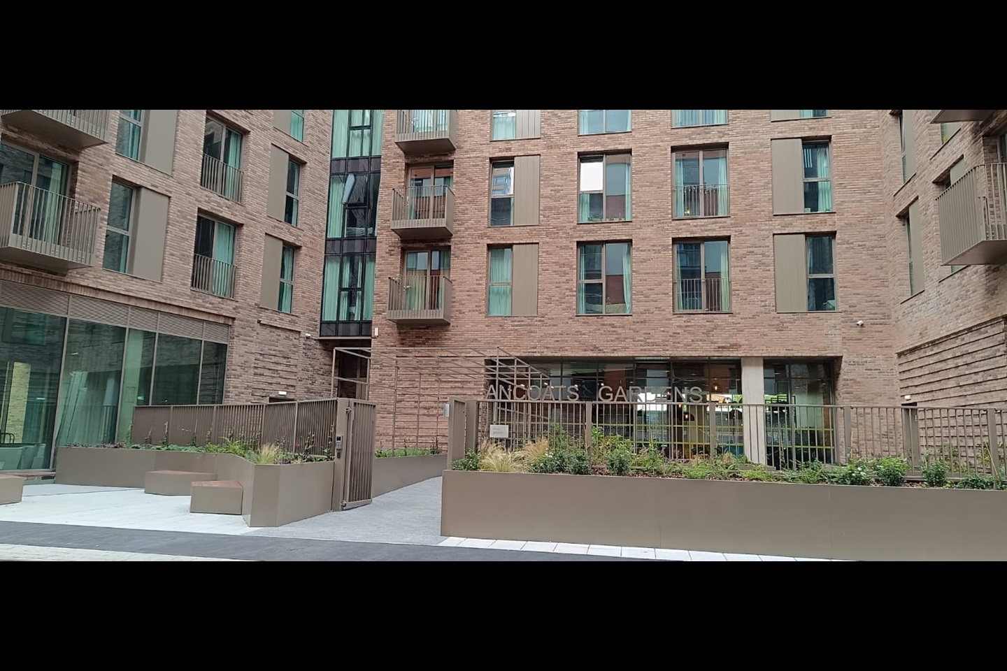 Manchester - 1 Bed Flat, Bendix Way, M4 - To Rent Now for £1,230.00 p/m