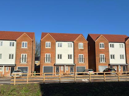 4 Bed Semi-Detached House, Copper Lane, GU34