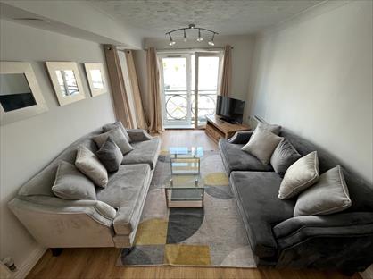 2 Bed Flat, South Ferry Quay, L3