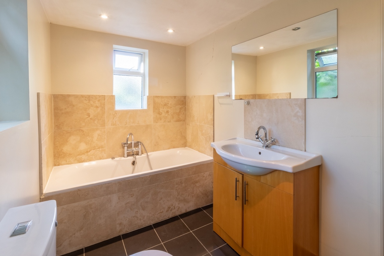 Additional image 8 of 2 Bed Flat, Ground Floor Maisonette, SW8, N1 7GU