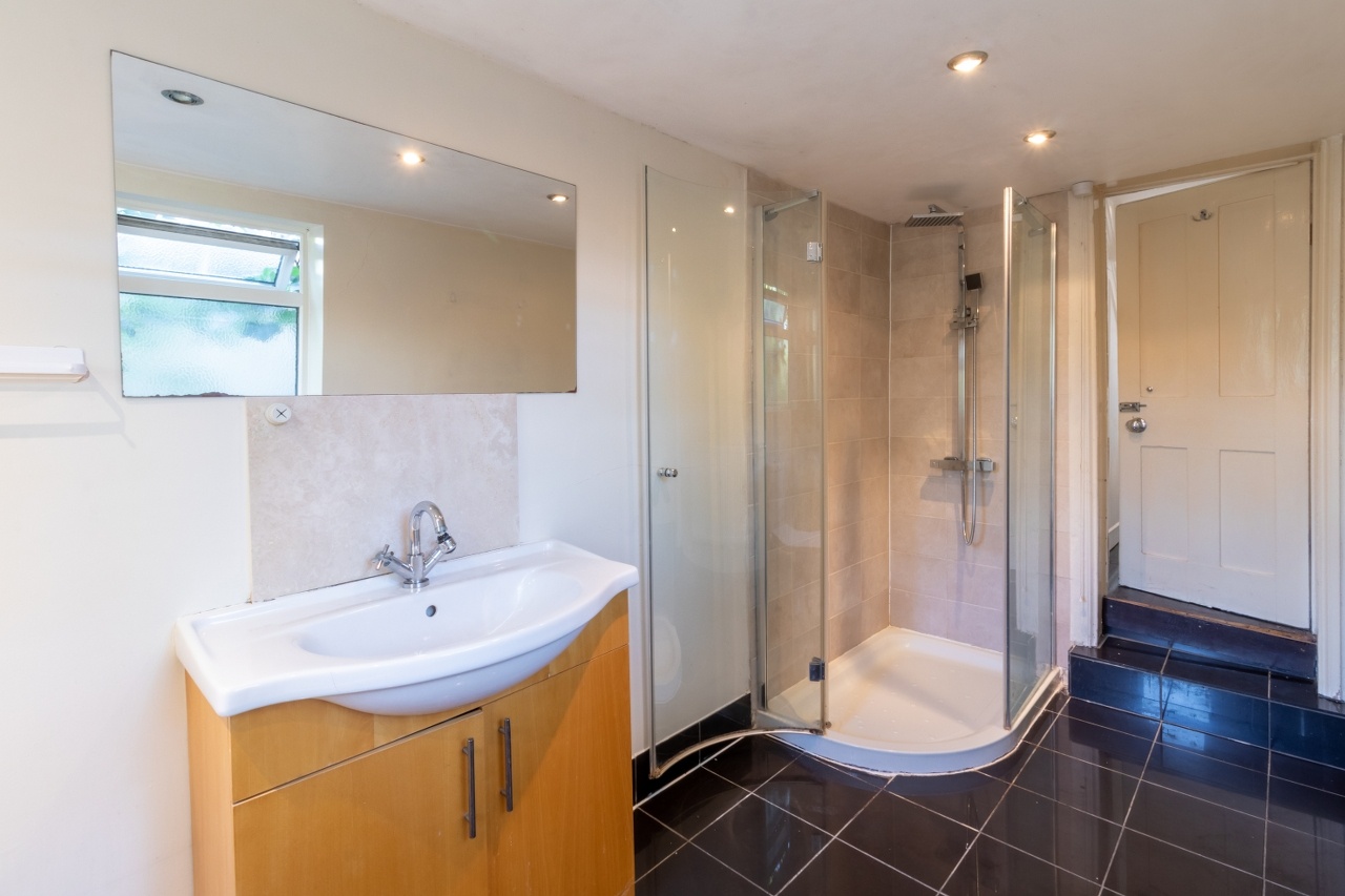 Additional image 9 of 2 Bed Flat, Ground Floor Maisonette, SW8, N1 7GU