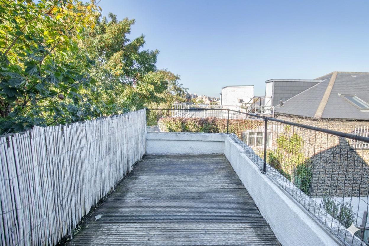 Additional image 18 of 2 Bed Flat, Ground Floor Maisonette, SW8, N1 7GU