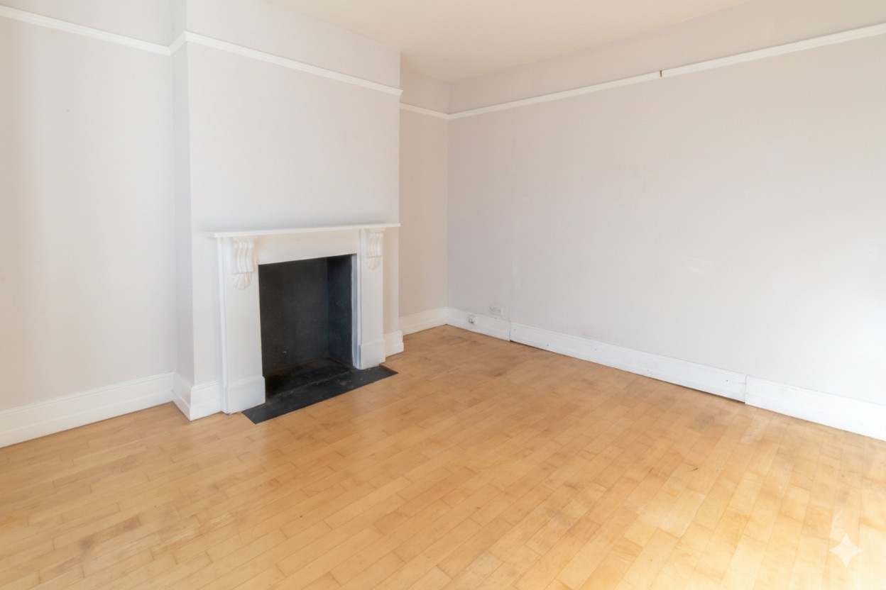 Additional image 3 of 2 Bed Flat, Ground Floor Maisonette, SW8, N1 7GU