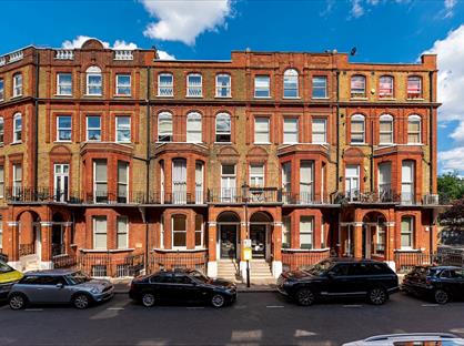 2 Bed Flat, Cresswell Gardens, SW5