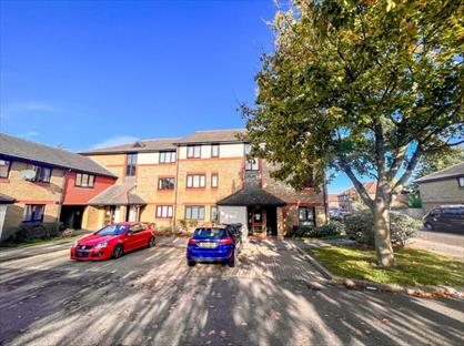 Studio Flat, Louvain Road, DA9