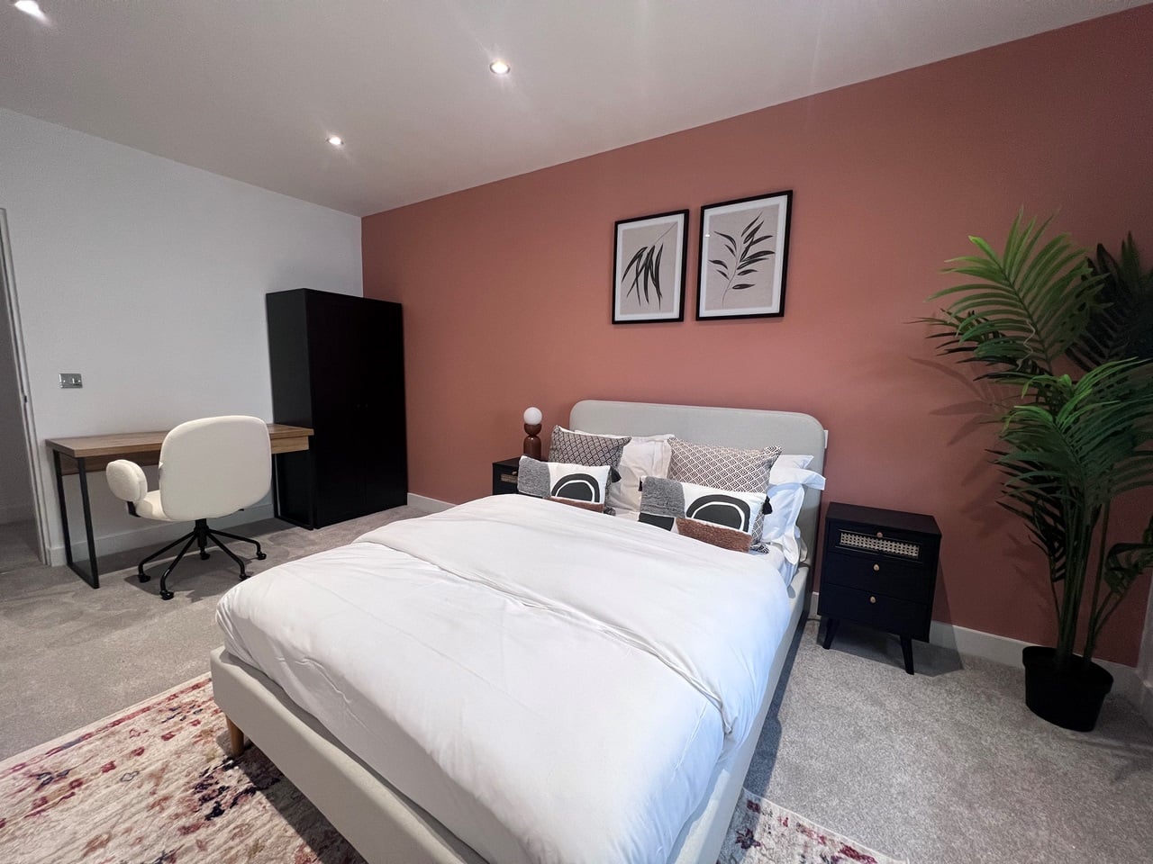 1 Bed Flat, New Briggate, LS2 photo 2