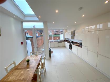 5 Bed Terraced House, Monks Rd, EX4