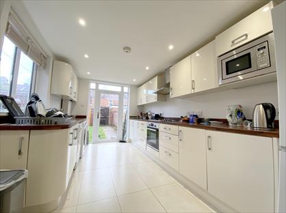 4 Bed Terraced House, Monks Road, EX4
