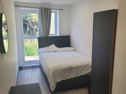 Studio Flat, Orchard Road, TW16