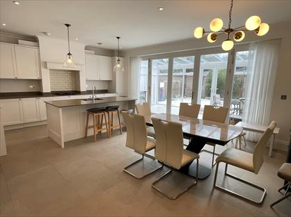 4 Bed Detached House, Barrons Chase, TW10