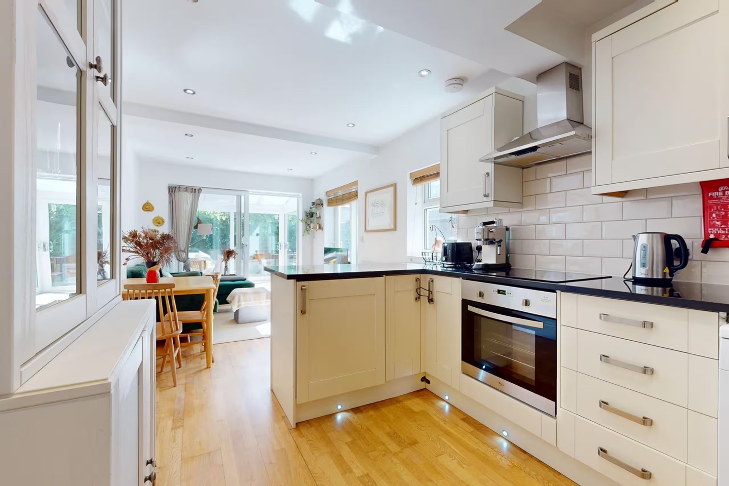 2 Bed Flat, Charteris Road, NW6 photo 4