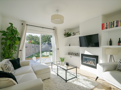 3 Bed Semi-Detached House, Summerfield Close, AL2