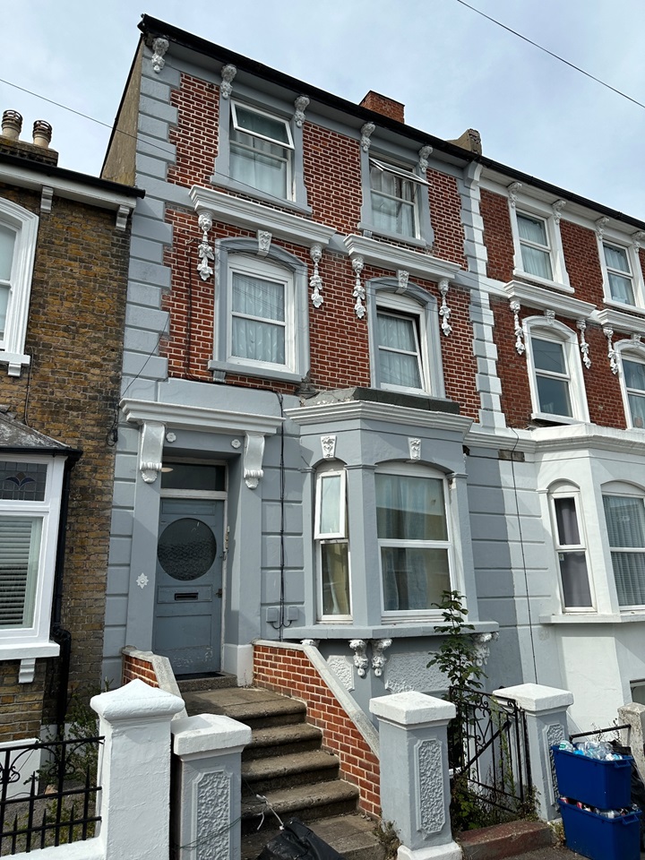 Ramsgate 1 Bed Flat, South Eastern Road, CT11 To Rent Now for £825.