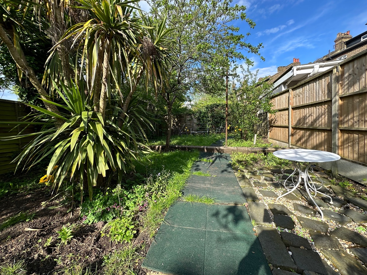 London 1 Bed Flat, Claremont Road, NW2 To Rent Now for £1,800.00 p/m