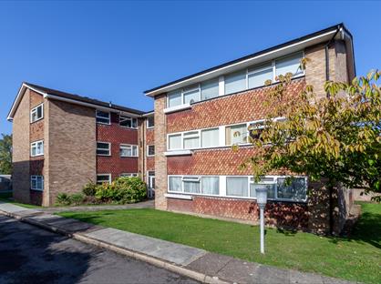 2 Bed Flat, Christchurch Park, SM2