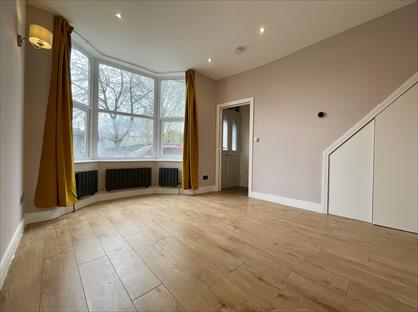 3 Bed Terraced House, Linden Road, TW12