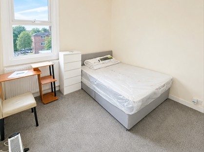 3 Bed Semi-Detached House, Skinner Street, ME7