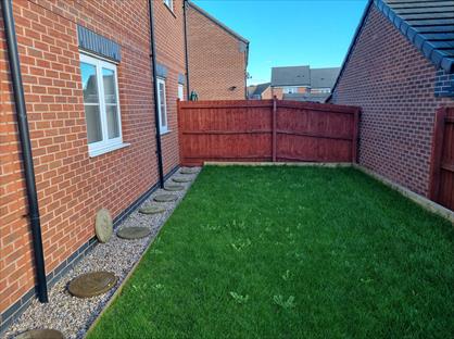 2 Bed Flat, Copinsay Close, LE10