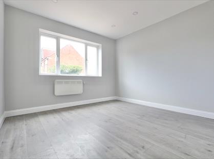 Studio Flat, Denham Road, TW14