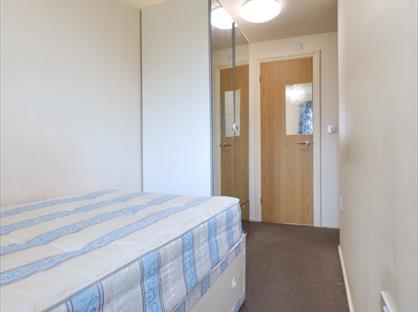 Studio Flat, Bettles Close, UB8
