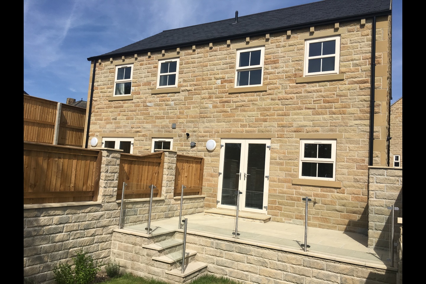 Batley 3 Bed SemiDetached House, Willow Close, WF17 To Rent Now