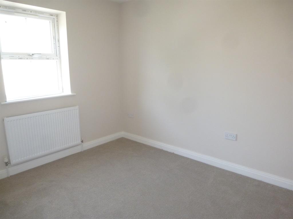 Batley 3 Bed SemiDetached House, Willow Close, WF17 To Rent Now for £960.00 p/m