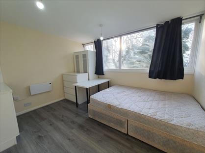 Studio Flat, Barchester Close, UB8
