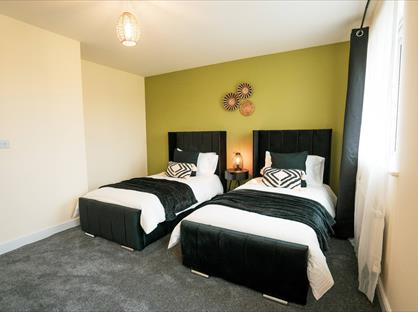 3 Bed Semi-Detached House, Oaklands Grove, LS8