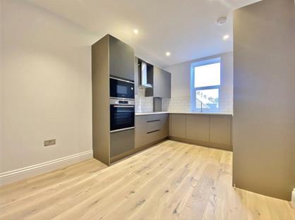 2 Bed Flat, Church Street, TW1