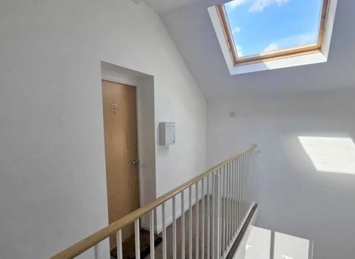 2 Bed Flat, Holly Way, LS14 photo 2
