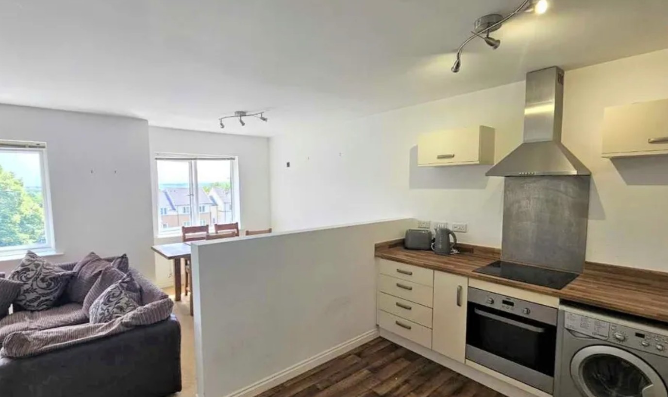 2 Bed Flat, Holly Way, LS14 photo 4