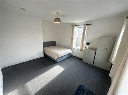 Room in a Shared Flat, Harrow Road, W9