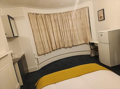 Room in a Shared House, Lynwood Road, SW17