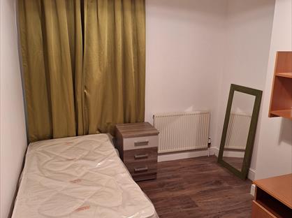 Room in a Shared Flat, Cambridge Avenue, NW6