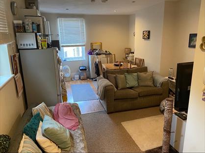 1 Bed Flat, King Charles Road, KT5