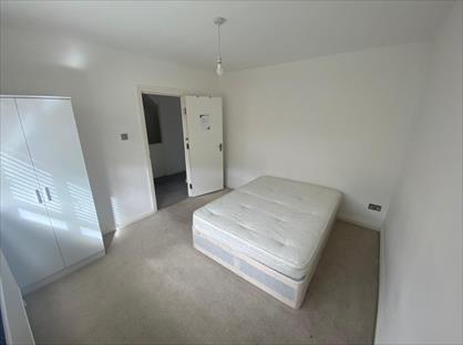 Room in a Shared House, Verderers Road, IG7